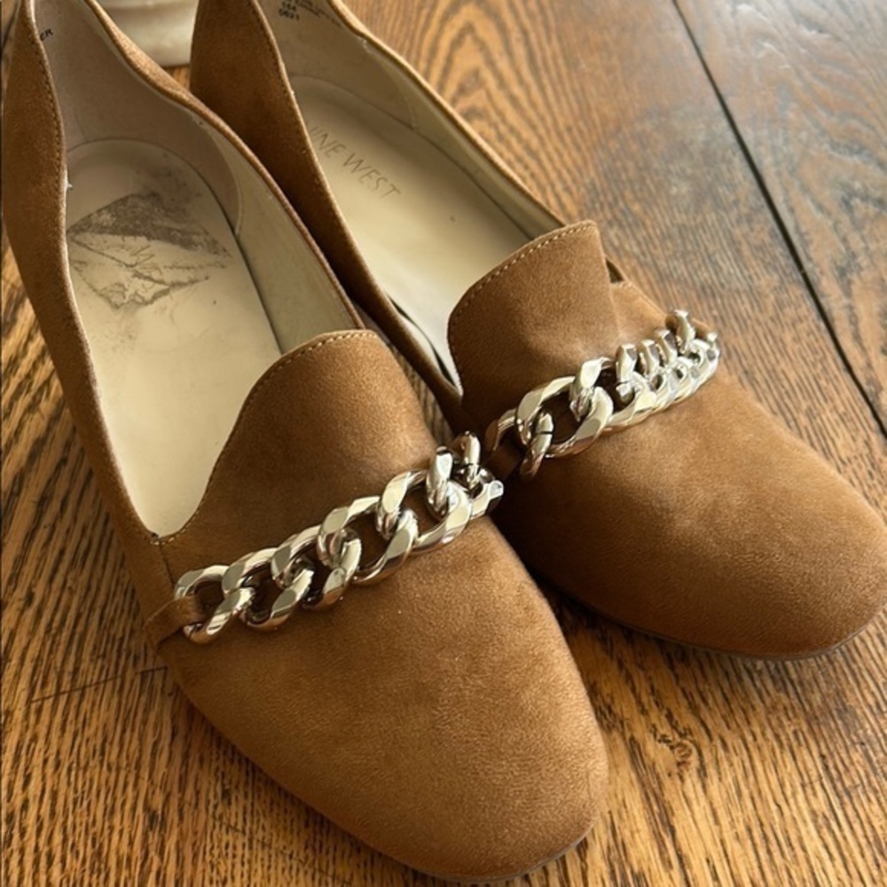 Nine West Tan Heels with Gold Chain
